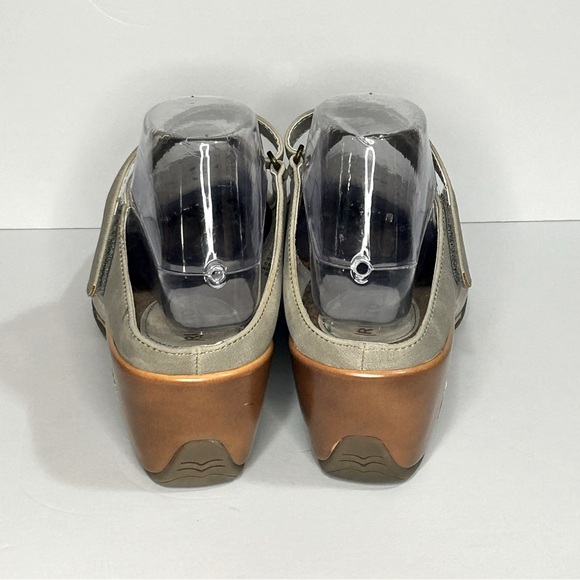Rialto Vinto Vienna Taupe Stars‎ Perforated Faux Suede Closed Mule Clogs Size 10 - Picture 4 of 7